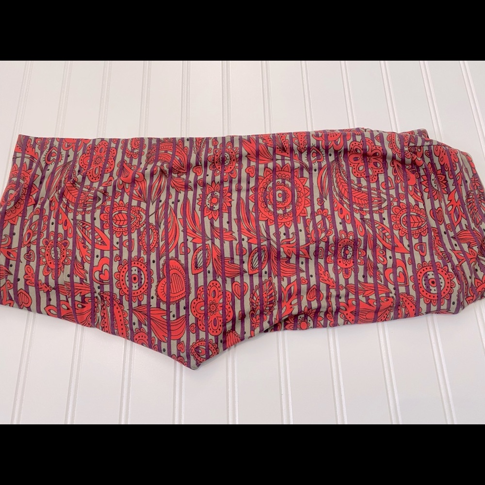 New, Never Worn TC Tall & Curvy Leggings LuLaRoe Size 12-18 Hot Pink Paisley